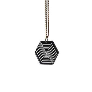 Collier en plexiglas hexagonal - Product Image 1