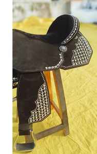 Selle de course de baril de cheval en cuir Western | Belle conception florale sculptée à la main | Selle d'équitation de qualité supérieure au meilleur prix - Product Image 3