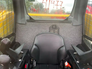 Gehl VT210 Track Loader Yellow Crawler Skid Steer Loader With Bucket Attachment - Product Image 6