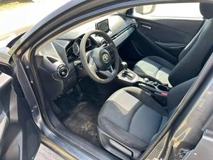 ใช้อย่างประณีต2017 Toyota Y-Aris IA ซีดาน4dr - Product Image 2