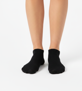 Chaussettes longues pour femmes StrideBloom, mélange de coton, tricot extensible, coupe régulière, conçues pour un confort tout au long de la journée - Product Image 3