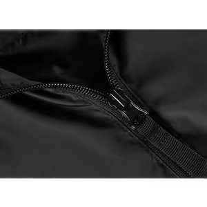 Chaqueta Cortavientos Ligera con Capucha y Logotipo Frontal de Lona Tejida, Impermeable, de Secado Rápido y Transpirable para Hombre, Marca CLASSIC INVENTORS - Product Image 4