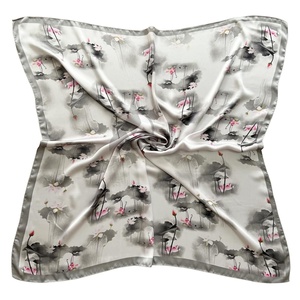 Foulards en soie élégants et résistants aux plis-Longue écharpe ethnique florale personnalisée Printemps Mode lisse Fit Best-seller - Product Image 1