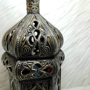 Los faroles de Ramadán transmiten una elegancia atemporal y un significado espiritual; los faroles de metal representan la resistencia a través de la fe. - Product Image 6