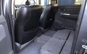 Camioneta Hilux LHD Turbo 2014 en Excelente Estado con Asientos de Cuero, Faros LED, Aire Acondicionado y Luces de Circulación Diurna - Product Image 6