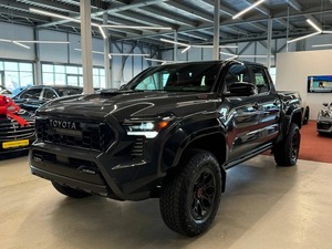 Camioneta Doble Cabina 2024-2025 con Tracción en las Cuatro Ruedas, Gasolina Híbrida, Caja de Cambios Automática, Volante a la Izquierda, Bajo Kilometraje - Product Image 3