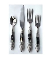 Ensemble de couverts en acier inoxydable le plus vendu, apporte une touche de sophistication à la table à manger tout en résistant au ternissement et à la rouille