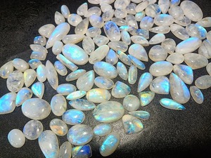 Pierres précieuses naturelles en vrac, pierre de naissance de juin, pierre de lune arc-en-ciel blanche, taille poire, pour la fabrication de bijoux, avec un éclat arc-en-ciel incroyable, Pierres Mehrajudin - Product Image 3