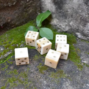 Dados de Hueso de Cuerno Pulido de la Mejor Calidad, Hechos a Mano en India por Crafting Crafts, Suministro al por Mayor de Dados DND con Estilo Ángel del Amor - Product Image 1