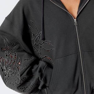 เสื้อฮู้ดดี้โอเวอร์ไซส์แฟชั่นสำหรับผู้หญิง คุณภาพพรีเมียม ขายส่ง สำหรับฤดูใบไม้ร่วงและฤดูหนาว แต่งลายปักแบบมีเท็กซ์เจอร์ พร้อมดีไซน์รูขาดแบบวินเทจ - Product Image 5