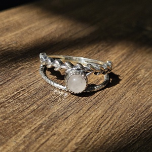 Anillo Unisex de Plata de Ley con Piedra Preciosa, Diseño de Hoja Bohemia, Piedra Lunar de Calidad Extrema para Bodas, Compromisos y Fiestas - Product Image 4