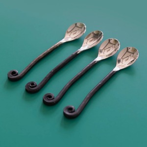 Swirl Design Only Spoon Set de 4 ensembles de couverts forgés à la main en noir et argent Acheter en gros des couverts Restaurant Hotelware Mariage - Product Image 2