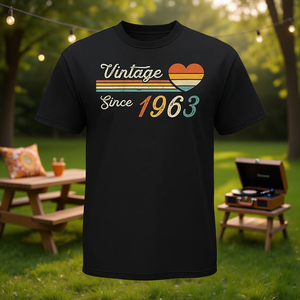 T-shirt vintage da donna con scritta 'Dal 1963' - Product Image 3