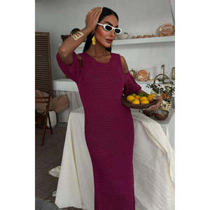 Vestido de punto transpirable 2862 con detalle en los hombros y falda con borlas, cintura natural - Product Image 4