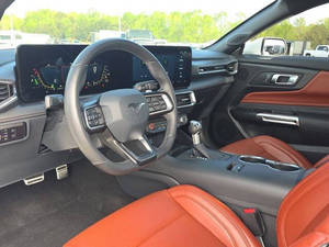 Ford Mustang GT Premium 2024 Usado en Excelentes Condiciones - Product Image 5