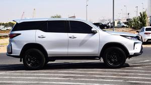 LISTO PARA ENVIAR, TO-YO-TA FO-RTU-NER AWD DIÉSEL 2.8L 2023, VOLANTE A LA DERECHA - Product Image 2