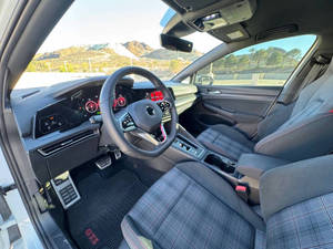 Volkswagen Golf GTI S 2022 Usado en Excelentes Condiciones - Product Image 4