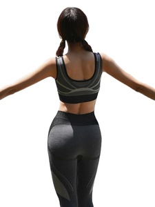 1 pièce Soutien-gorge de sport sans couture pour femme, grande taille, style débardeur de yoga, avec coussinets amovibles, logo frontal, pour la course, style simple, sans armatures - Product Image 2