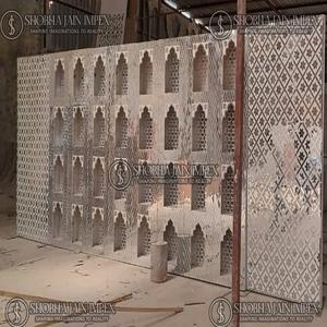 Decoración de Escenario con Espejo de Madera para Bodas en Interiores de Shobha Jain Impex, Decoraciones Nupciales Elegantes y Deslumbrantes de Delhi, India - Product Image 4