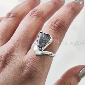 Bague pour femme en pierre brute, labradorite naturelle, avec couronne en V, en argent sterling 925, pour Noël et anniversaire - Product Image 4