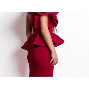 Robe asymétrique à une épaule Crimson Royale, silhouette crayon, écologique, en tissu satiné - Product Image 5