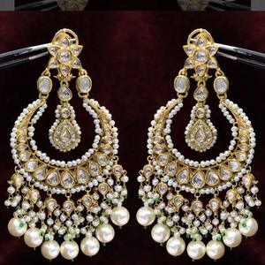 Boucles d'oreilles créoles en perles d'eau douce plaquées or de haute qualité - Bijoux pakistanais sophistiqués, bijoux de mode, grossistes - Product Image 1