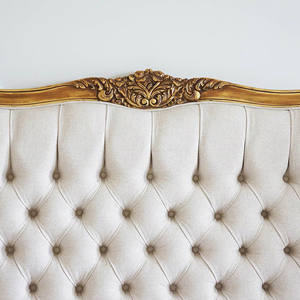 Giường ngủ gỗ nguyên khối kiểu Pháp, chạm khắc thủ công, hoàn thiện màu vàng cổ điển - Bộ phòng ngủ sang trọng kiểu Pháp cổ điển - Product Image 4