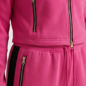 Ensemble de survêtement deux pièces de haute qualité pour femmes, fermeture éclair, col montant, logo personnalisé, sweat-shirt tendance, streetwear, tenue de sport haut de gamme - Product Image 5