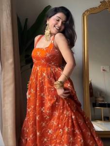 Ensemble Anarkali Kurta long sans manches en rayonne brodée Unity Luxure pour femme, avec dupatta assorti – Tenue ethnique élégante et respirante pour les fêtes - Product Image 3