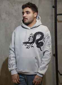 Sudadera con Capucha Gris de Alta Calidad, Diseño Personalizado, Bordado de Serpiente Unisex, Ropa Urbana para Hombre - Product Image 4