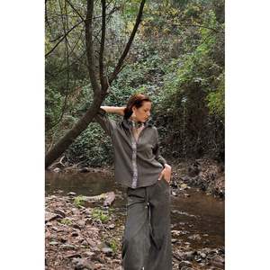 Camisa de Manga Larga Color Caqui para Mujer Topshow con Detalle de Rayas, Blusas y Camisas al por Mayor - Product Image 1