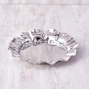 Plateau cadeau en métal tendance pour les festivals et les célébrations, bords martelés pour les hôtels, décorations de Noël par Zahid Exports - Product Image 4