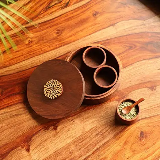 Scatola di rinfresco intagliata a mano con blocco floreale con cucchiaio in legno di Sheesham 3 contenitori rimovibili scatola di spezie in legno da 60 ML