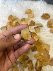 พลอยซิทรินแท้ดิบ ขัดเงา สำหรับบำบัดรักษา  ขายส่ง ของแท้ 100% - Product Image 5