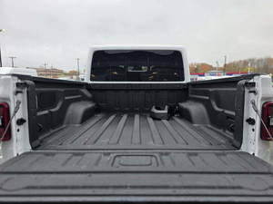 Jeep Gladiator Mojave 2024 USADO, Cabina Doble, 4x4, Automático, Volante a la Izquierda, Asientos de Cuero Oscuro, Neumáticos R19, Euro IV, Luces Diurnas LED - Product Image 5