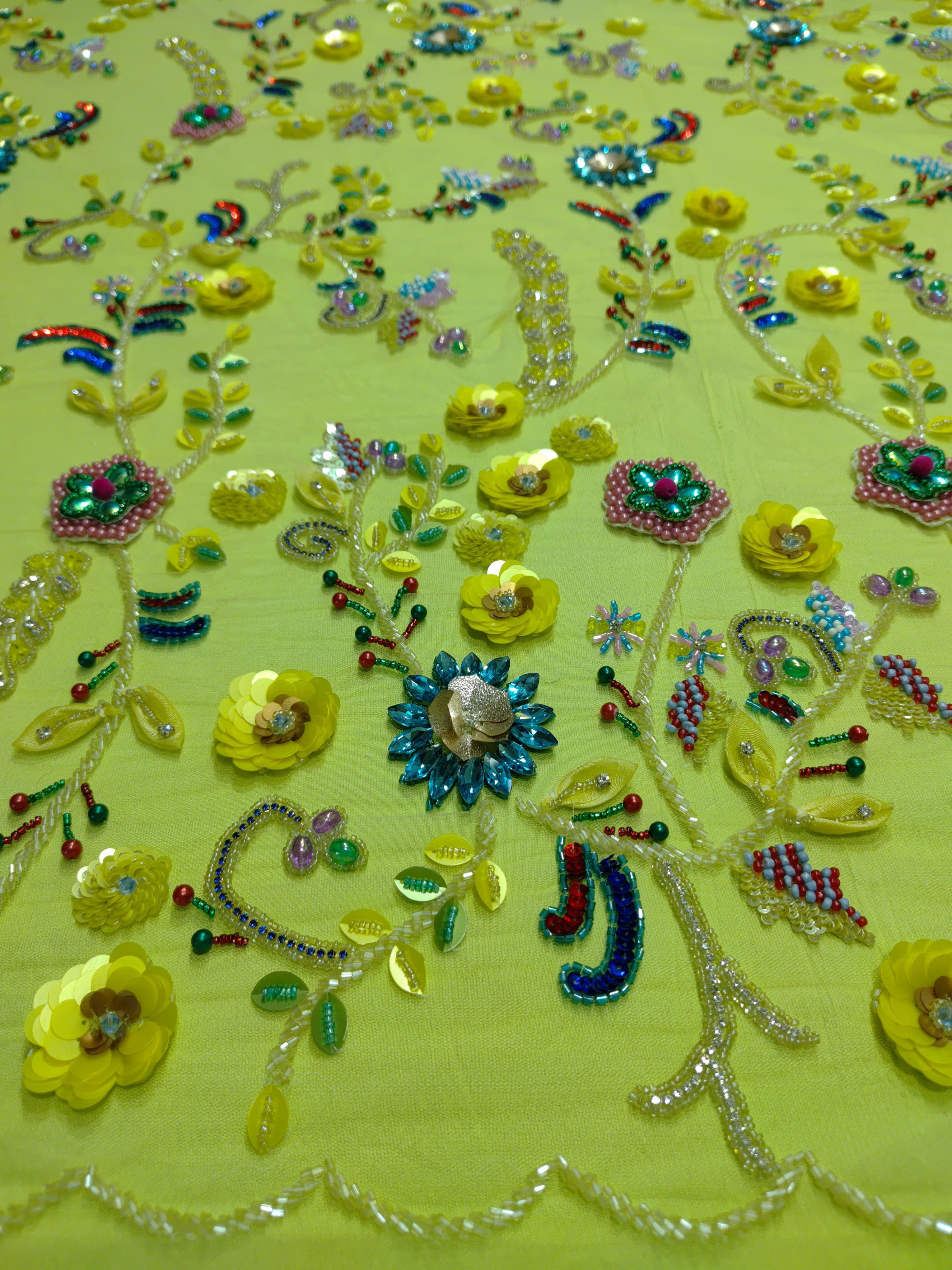 สีเหลือง