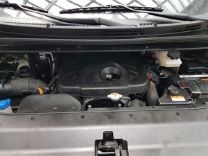 Xe thương mại hạng nặng Hyundai Grand Starex MU197111 năm 2021, xe chở người đáng tin cậy, thiết kế khung gầm chắc chắn, động cơ tiết kiệm nhiên liệu - Product Image 4