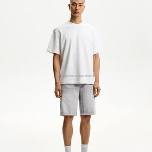 กางเกงขาสั้นผ้ายีนส์มีกระเป๋าด้านหลังปักลายสำหรับผู้ชายงานตามสั่ง - Product Image 1