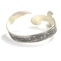 Pulsera de Plata de Ley 925 con Dije de Espada Grabado, Joyería Fina para Hombre y Mujer, Negra, 17.95g, Uso Diario