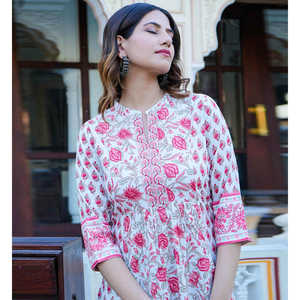 Kurti court imprimé floral, haut confortable en rayonne pour une tenue décontractée, parfait pour les anniversaires ou les anniversaires et les occasions - Product Image 5