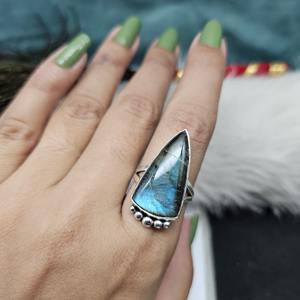 Bague Statement en Argent Sterling 925 avec Pierre Naturelle Labradorite Taillée Poire et Sertissage Clos, Faite à la Main, pour Mariage/Fête - Product Image 2