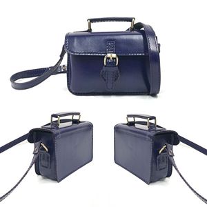 Mini bolso de cuero hecho a mano The Artisan's Midnight, llamativo diseño estructurado, azul medianoche, hecho a mano de Indonesia - Product Image 5