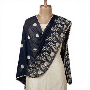 Foulard Hijab en Chiffon Brodé de Fleurs Africaines avec Strass Dorés – Écharpe Traditionnelle Élégante Aso Ebi pour Femme, Idéale pour Tenues de Fête - Product Image 3