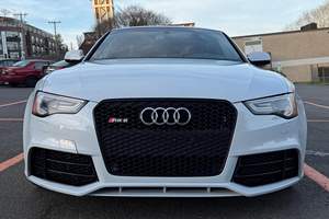 Audi RS5 Coupé 2013 Usado, 450-hp V8 AWD, Paquete Titanio, Propiedad de Dueño Occidental - Product Image 1