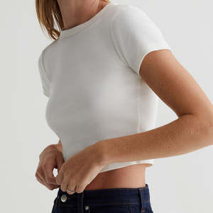 T-shirt court blanc classique pour femme, personnalisable OEM/ODM, en tissu côtelé doux 1x1, polyvalent pour le superposition quotidienne - Product Image 3