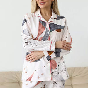Ensemble de pyjama en soie tricotée pour femmes, avec logo sur le devant, longueur intégrale, doux et confortable, pour la maison - Product Image 4