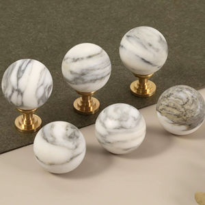 Poignées de tiroir et de porte en pierre de marbre noir avec couleur, forme et taille personnalisées, finition hautement polie, fabriquées en Inde - Product Image 1