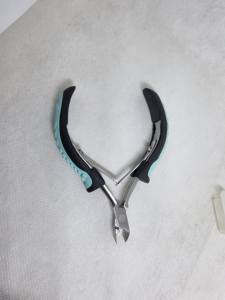 Coupe-cuticules professionnel de haute qualité avec manche en plastique - Product Image 6