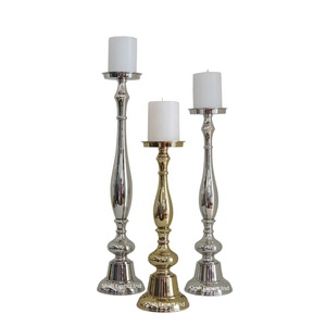 Bougeoir de pilier en métal de dernière conception en or fini pour la maison et les piliers de bougie décoratifs de table de Noël - Product Image 3
