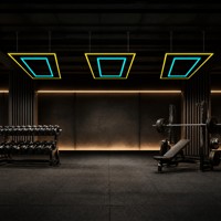Luminaire linéaire LED suspendu commercial, lampe suspendue géométrique pour les zones d'entraînement en salle de sport